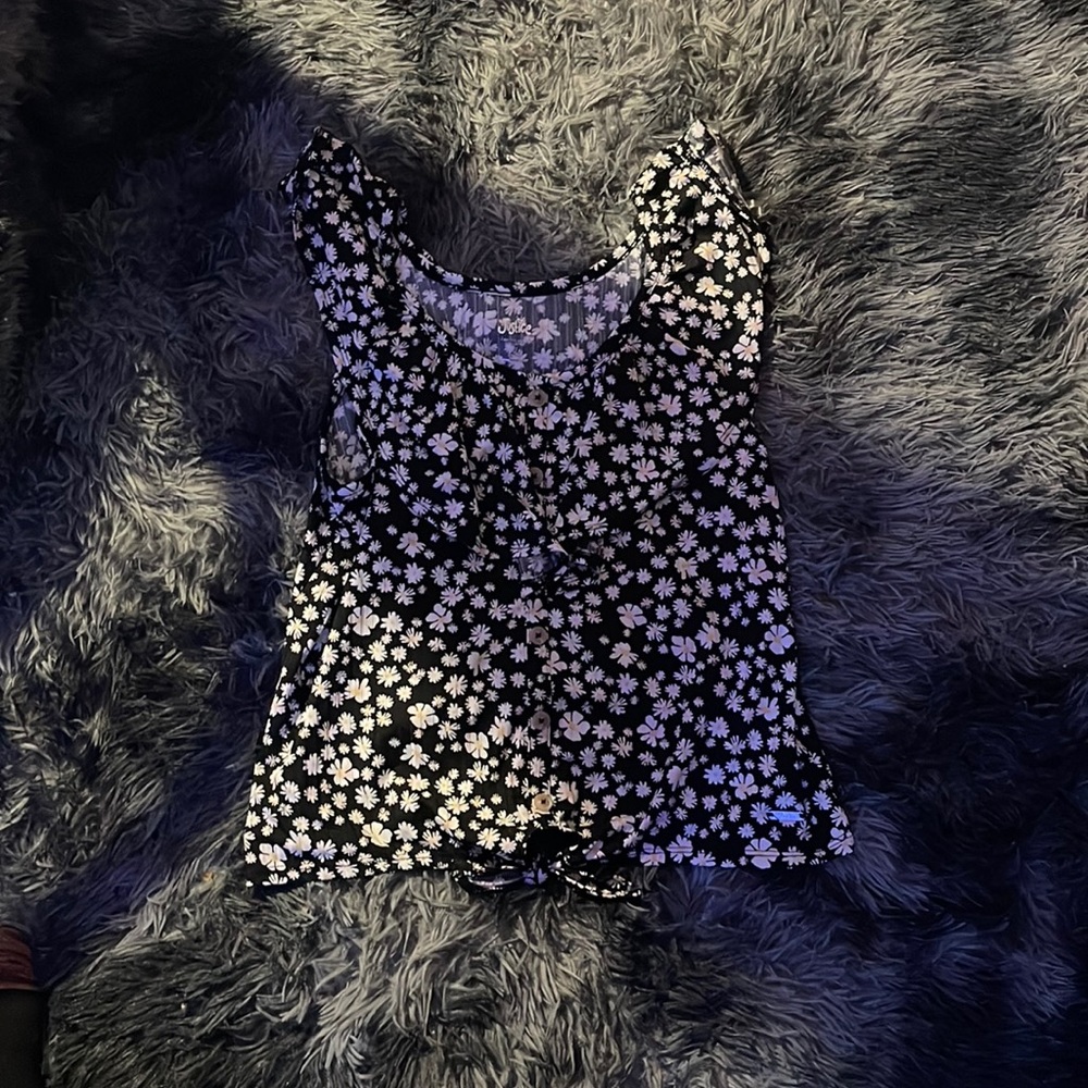Blue and white daisy Justice big kids XL shirt